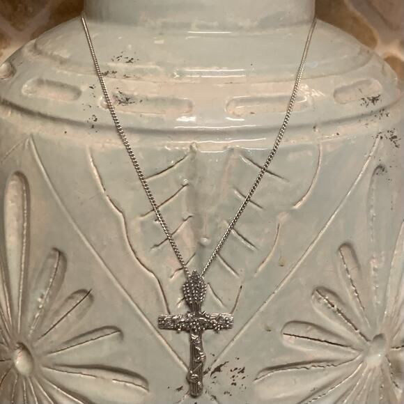 James Avery Retired Harvest Cross Pendant and Chain 19.5 Inches - Picture 3 of 13